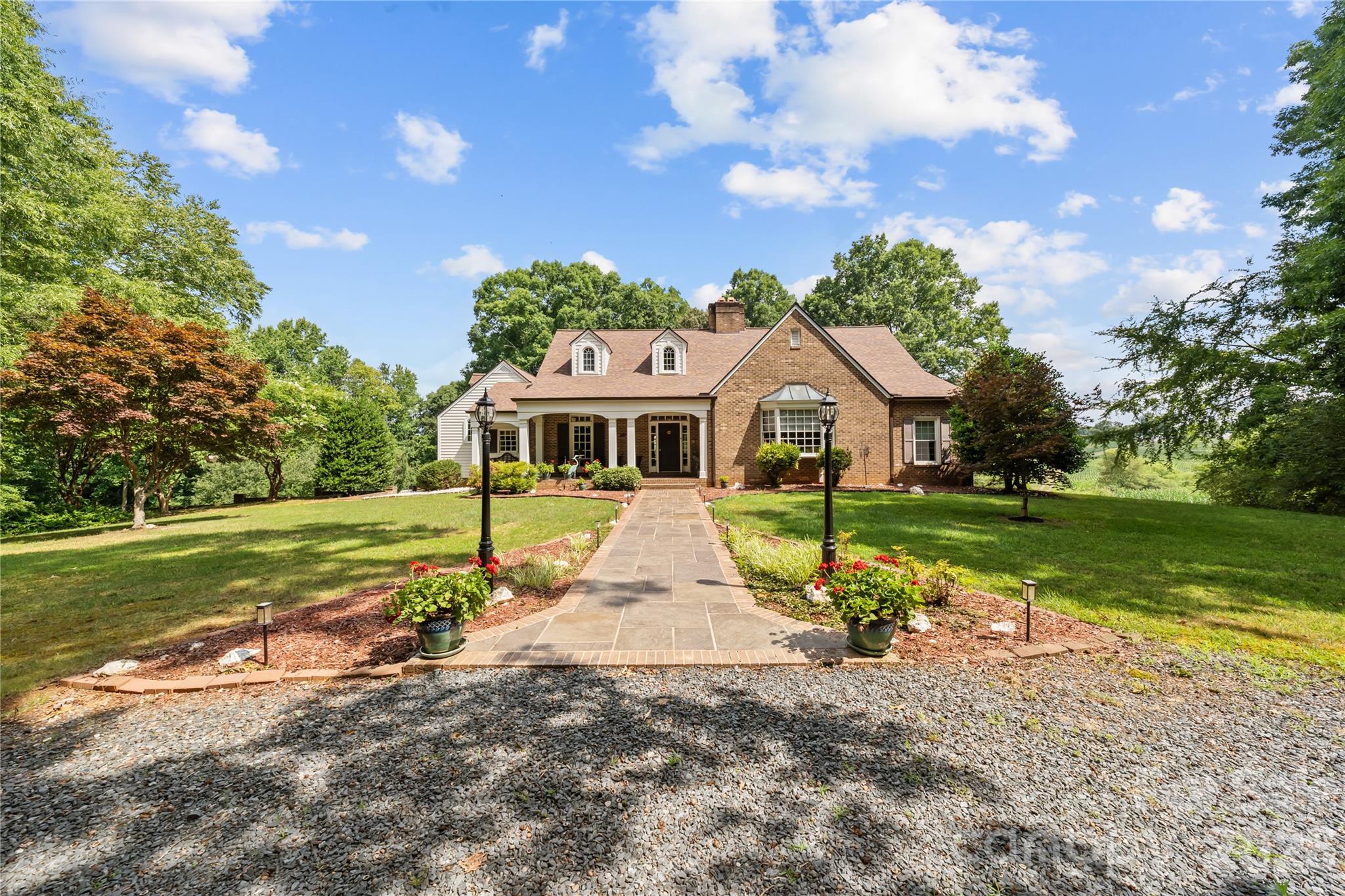 881 Handy Road Property Photo 2