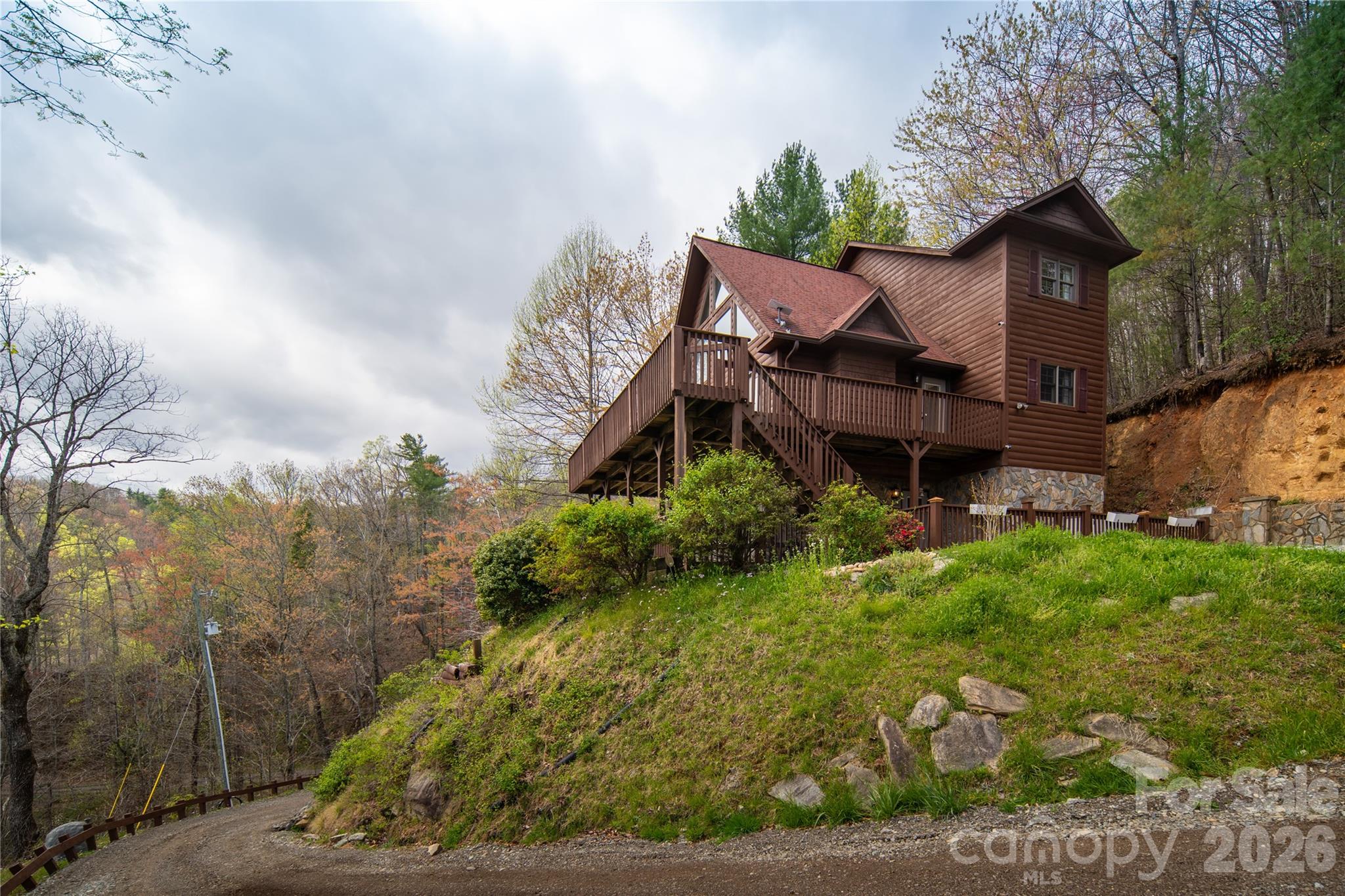6006 Waterfalls Road Property Photo 3