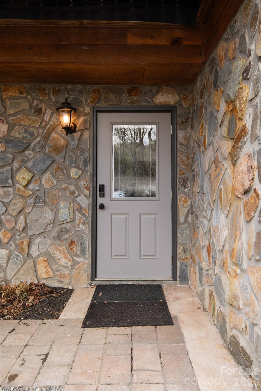 6006 Waterfalls Road Property Photo 5