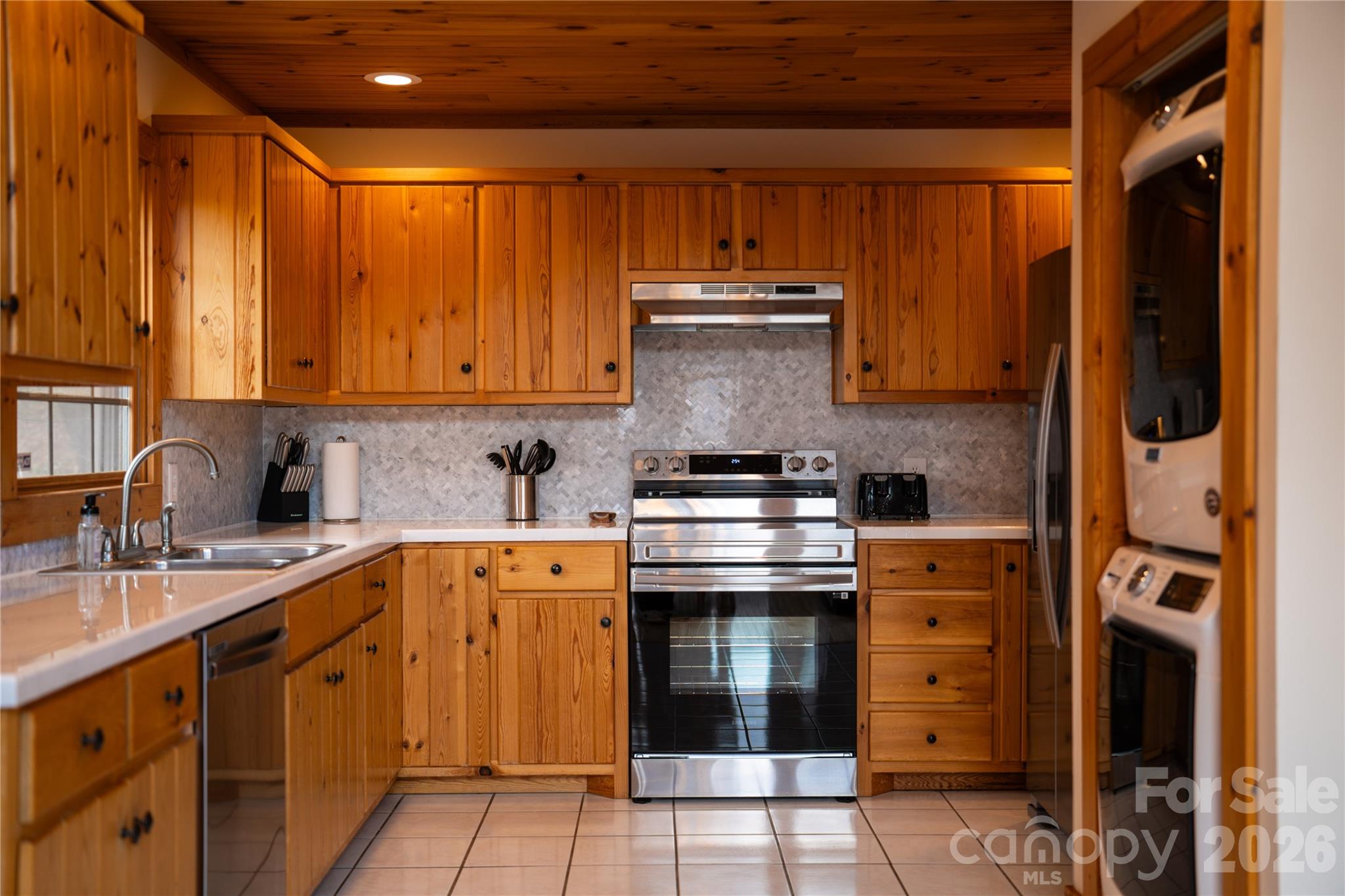 6006 Waterfalls Road Property Photo 7
