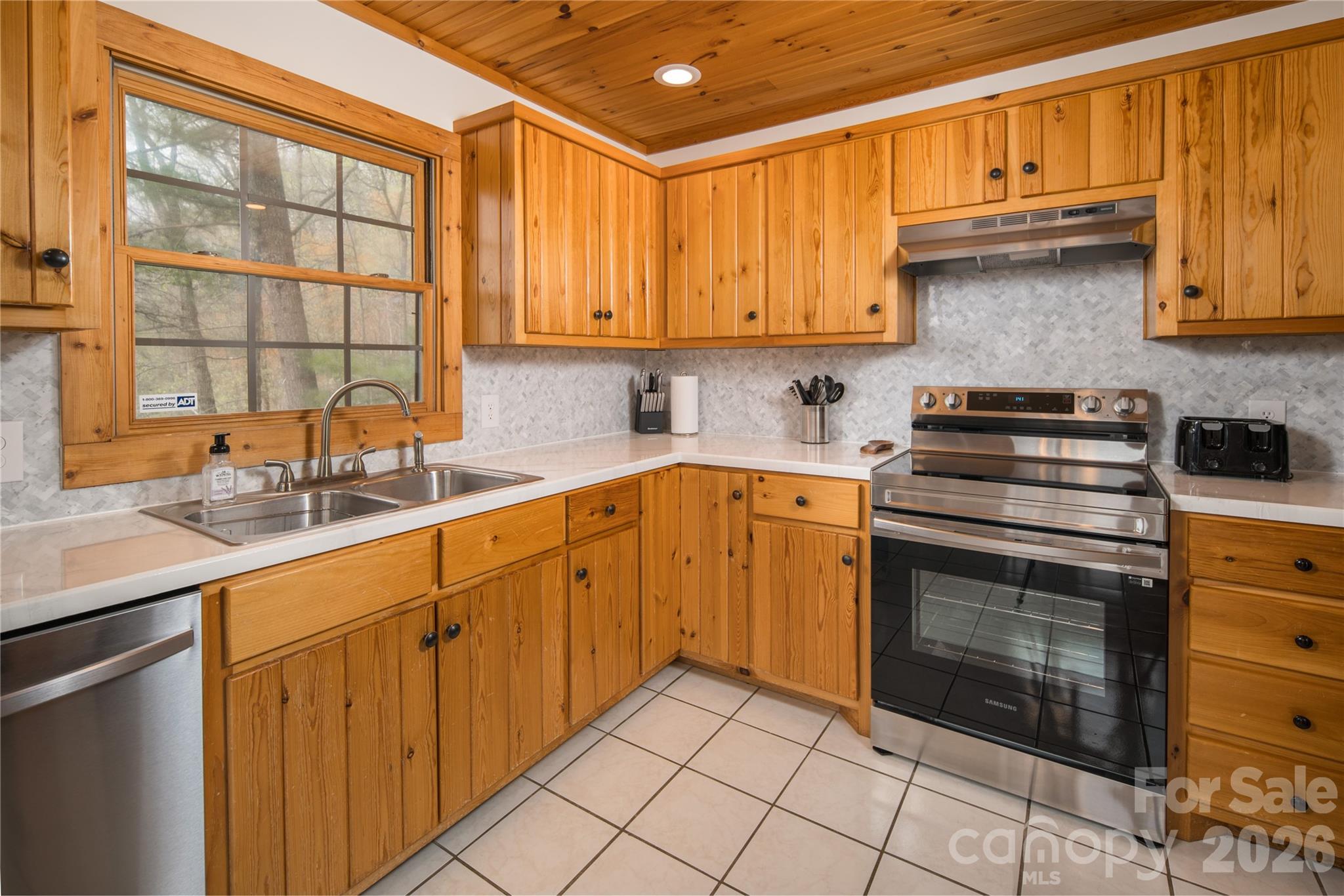 6006 Waterfalls Road Property Photo 8