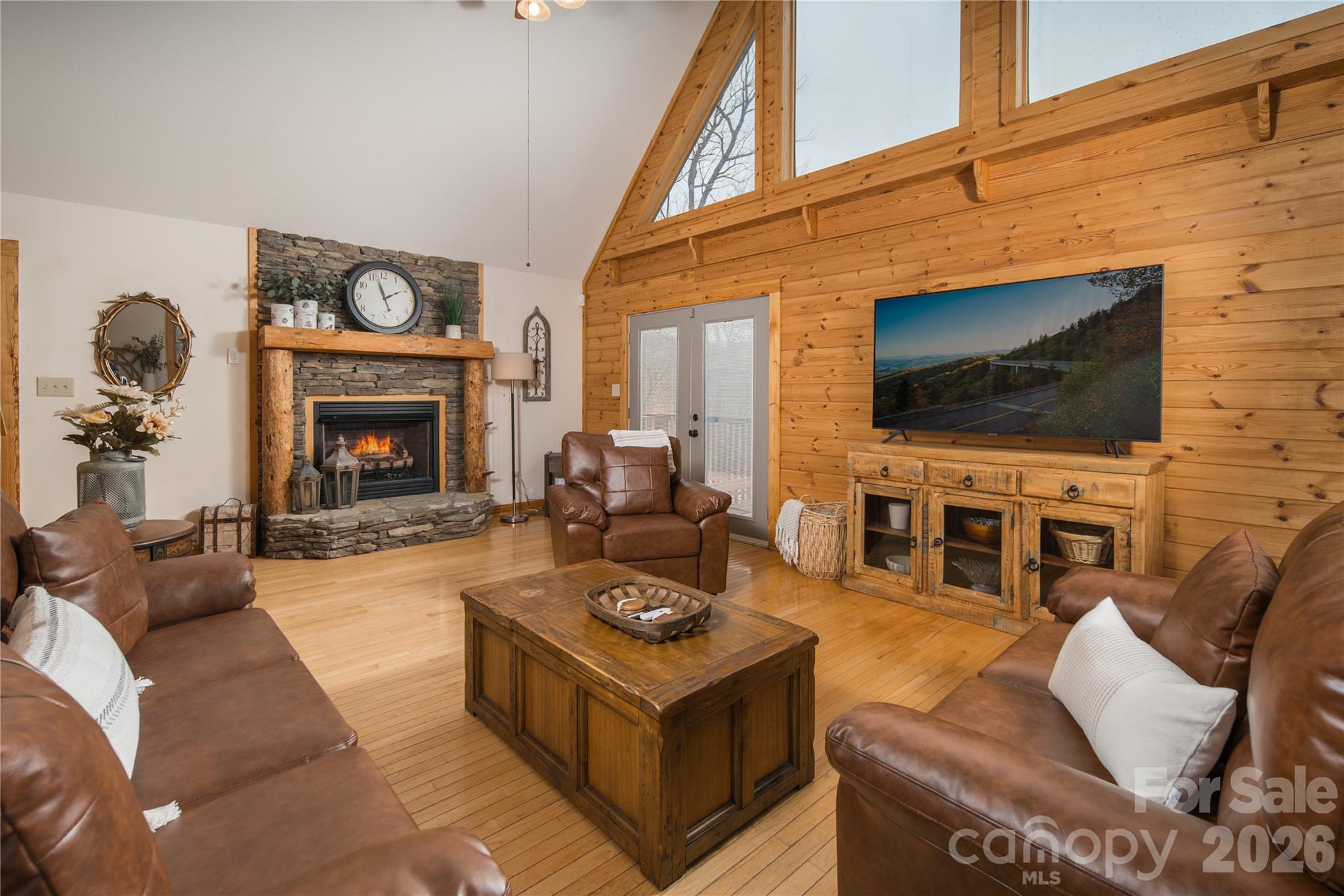 6006 Waterfalls Road Property Photo 12