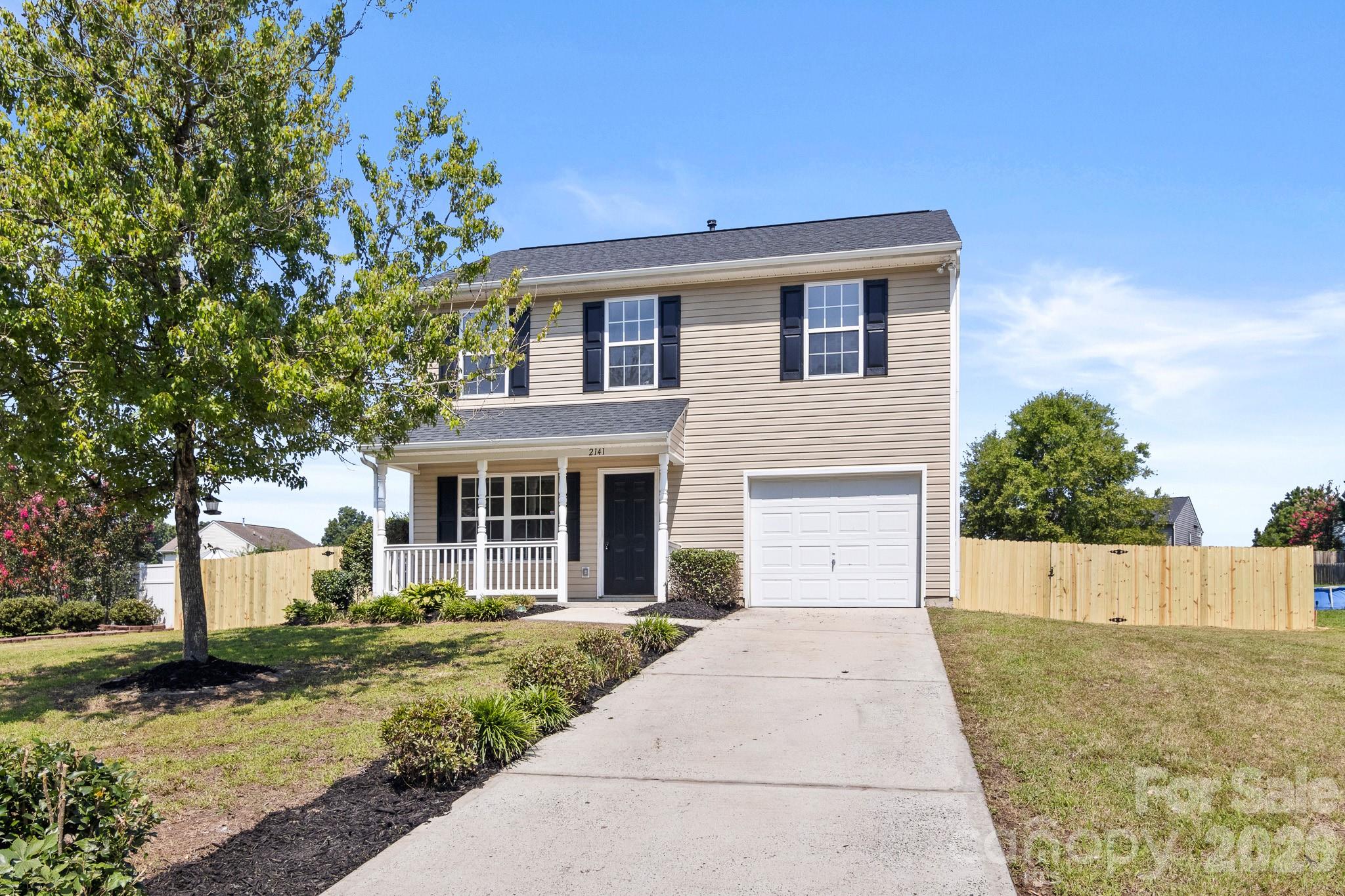 2141 Mallard Pointe Drive Property Photo 2