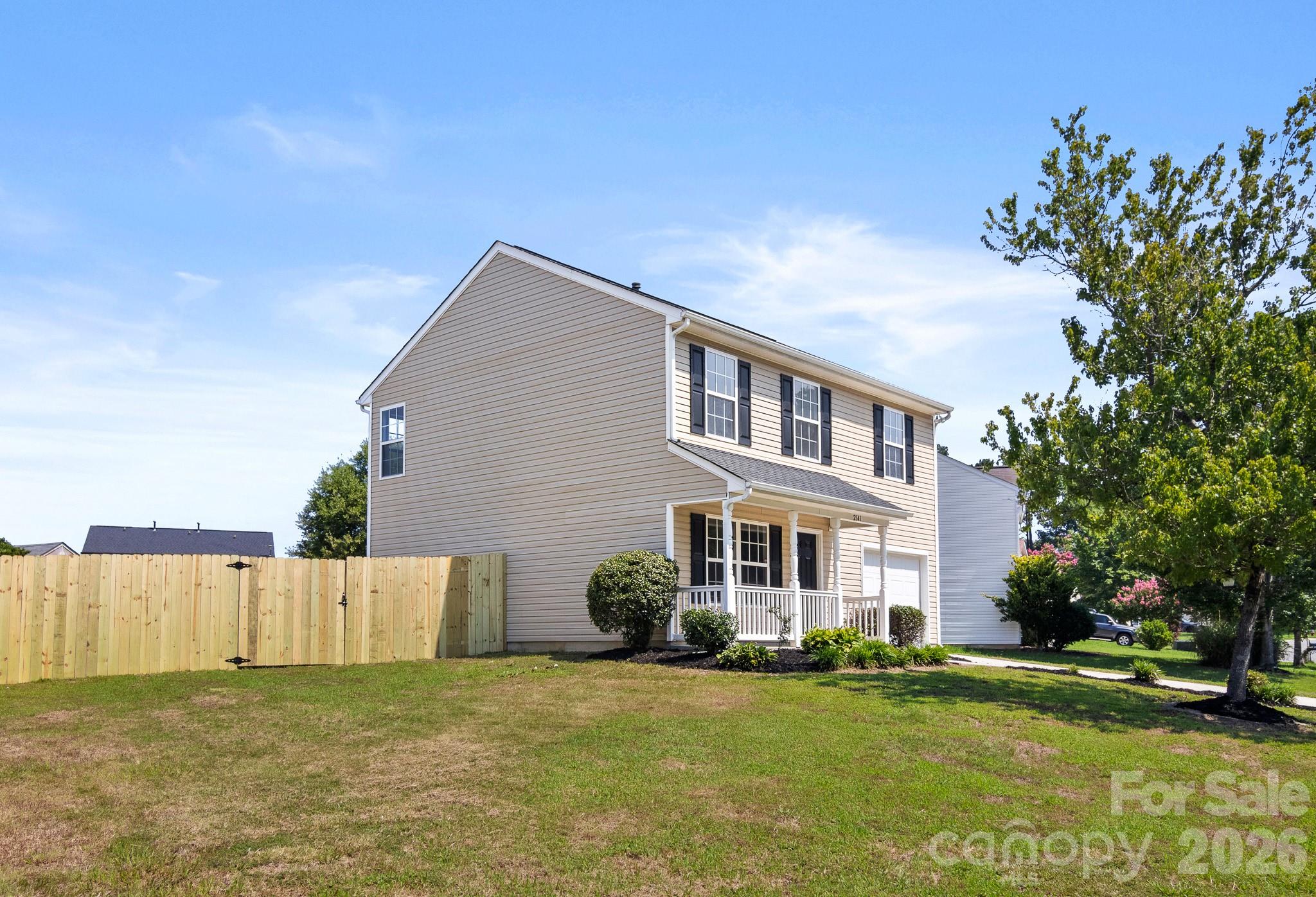 2141 Mallard Pointe Drive Property Photo 3