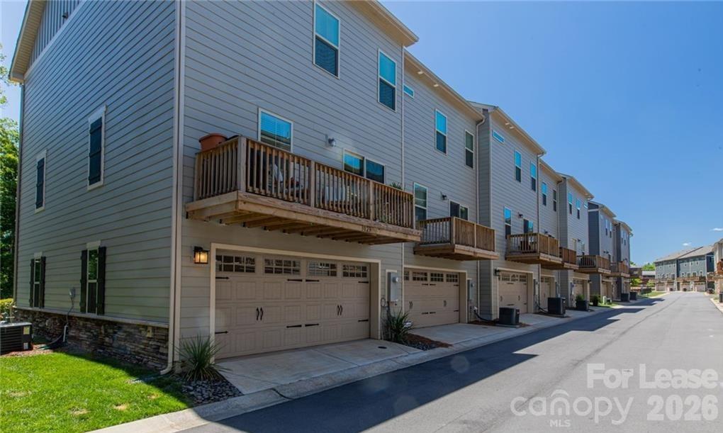 3023 Salix Bend Drive Property Photo 4