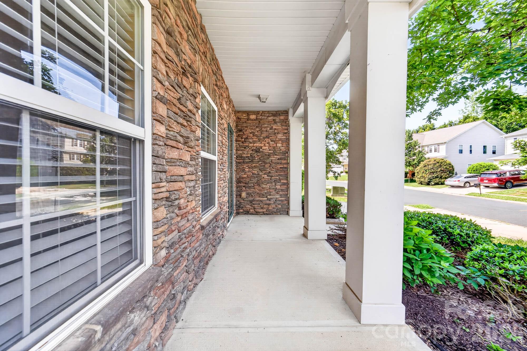 4708 Kiddle Lane Property Photo 4