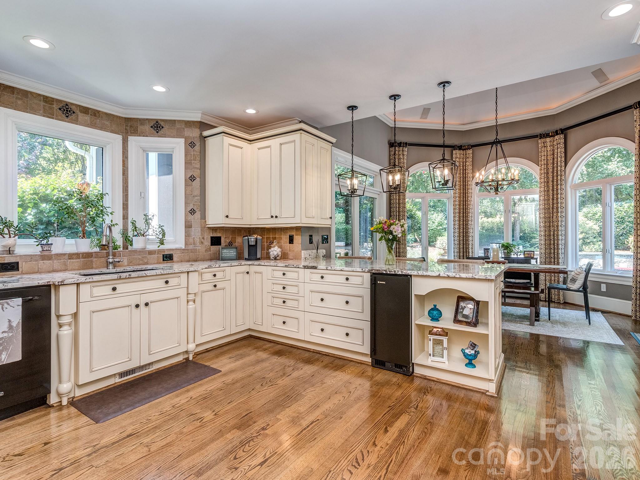 5904 Cabell View Court Property Photo 8