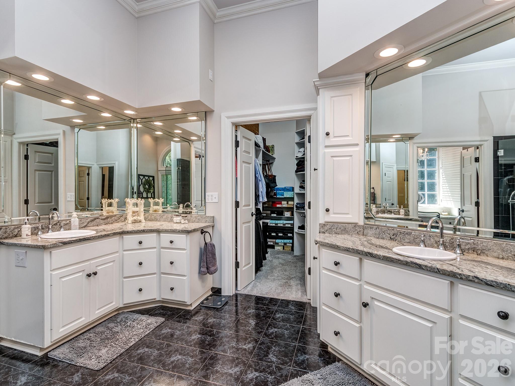 5904 Cabell View Court Property Photo 12