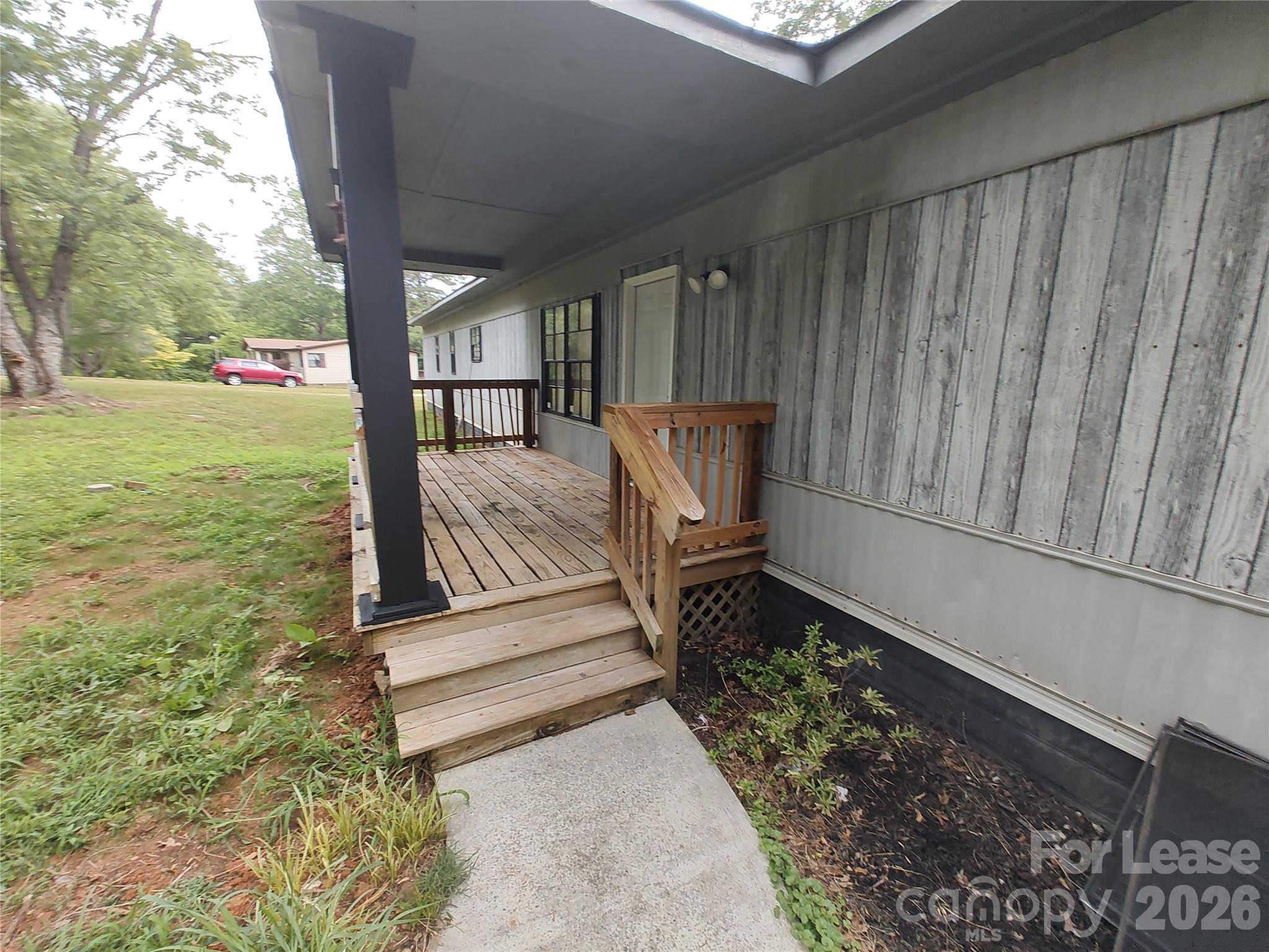 1024 Lindsay Drive Property Photo 3