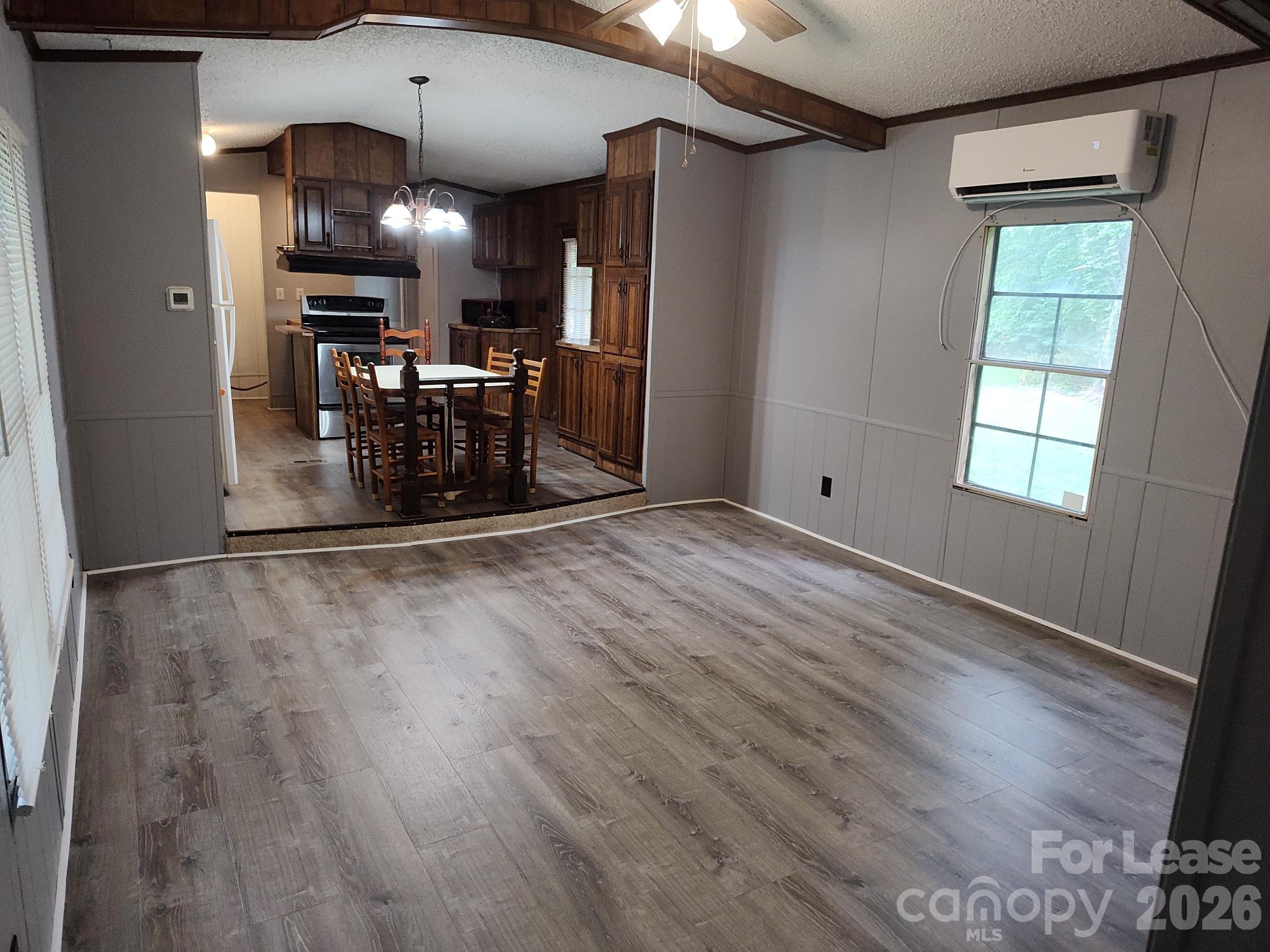 1024 Lindsay Drive Property Photo 4