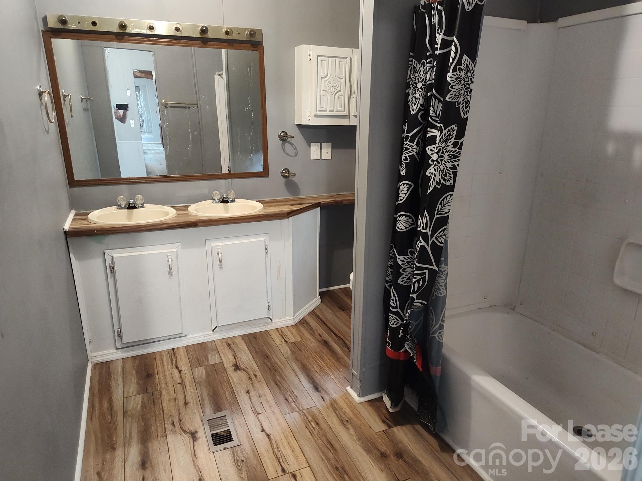 1024 Lindsay Drive Property Photo 11
