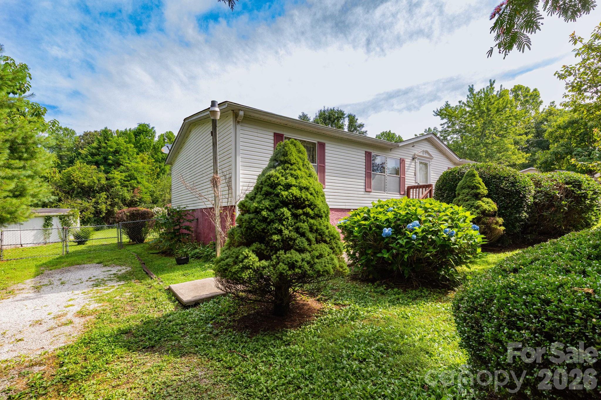 44 Double D Drive Property Photo 2