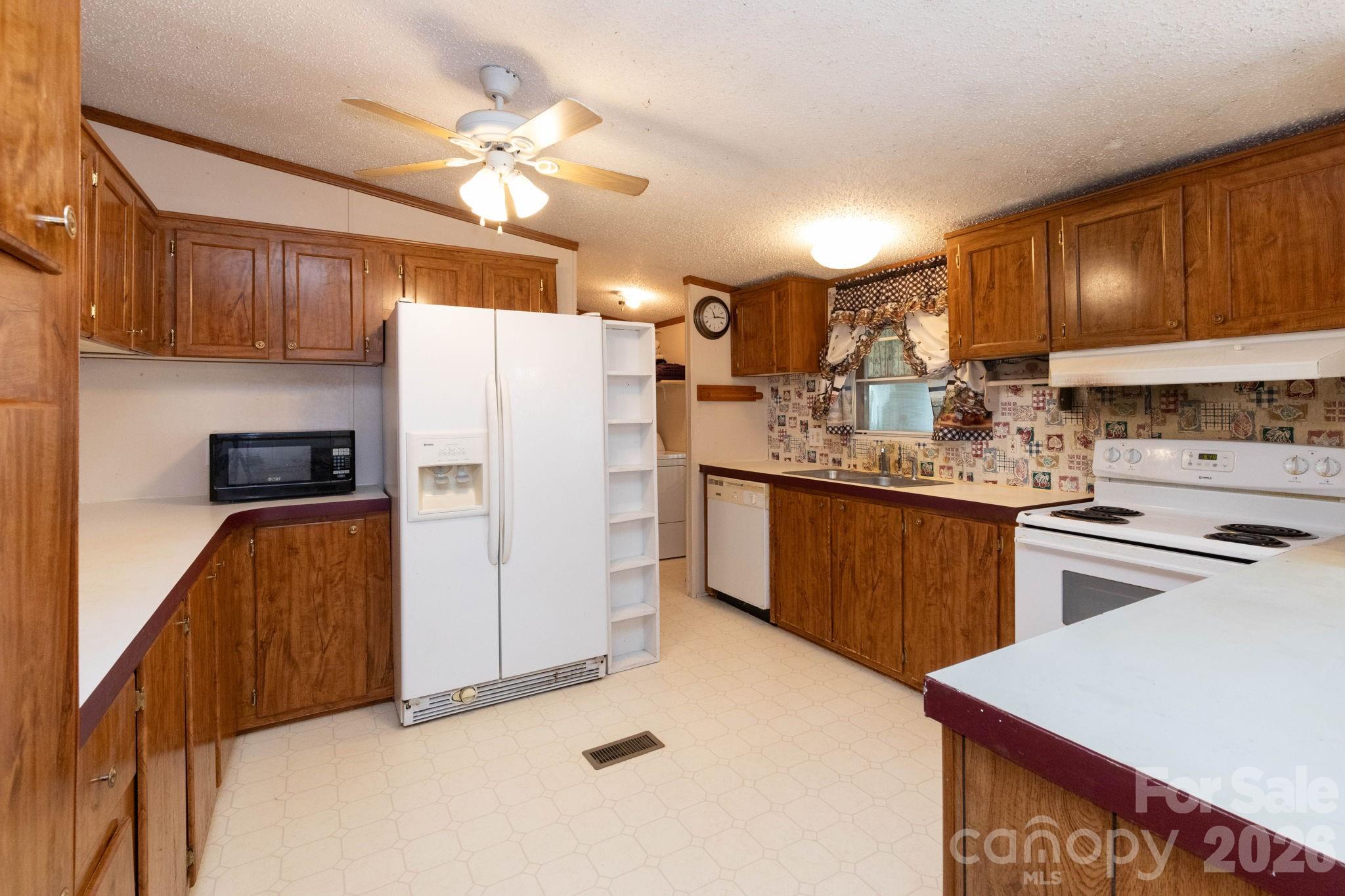 44 Double D Drive Property Photo 8