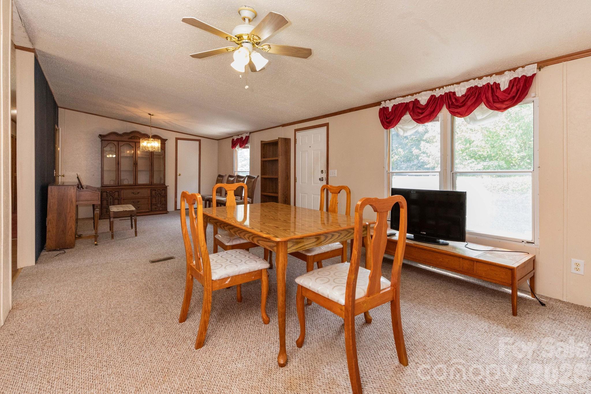 44 Double D Drive Property Photo 12