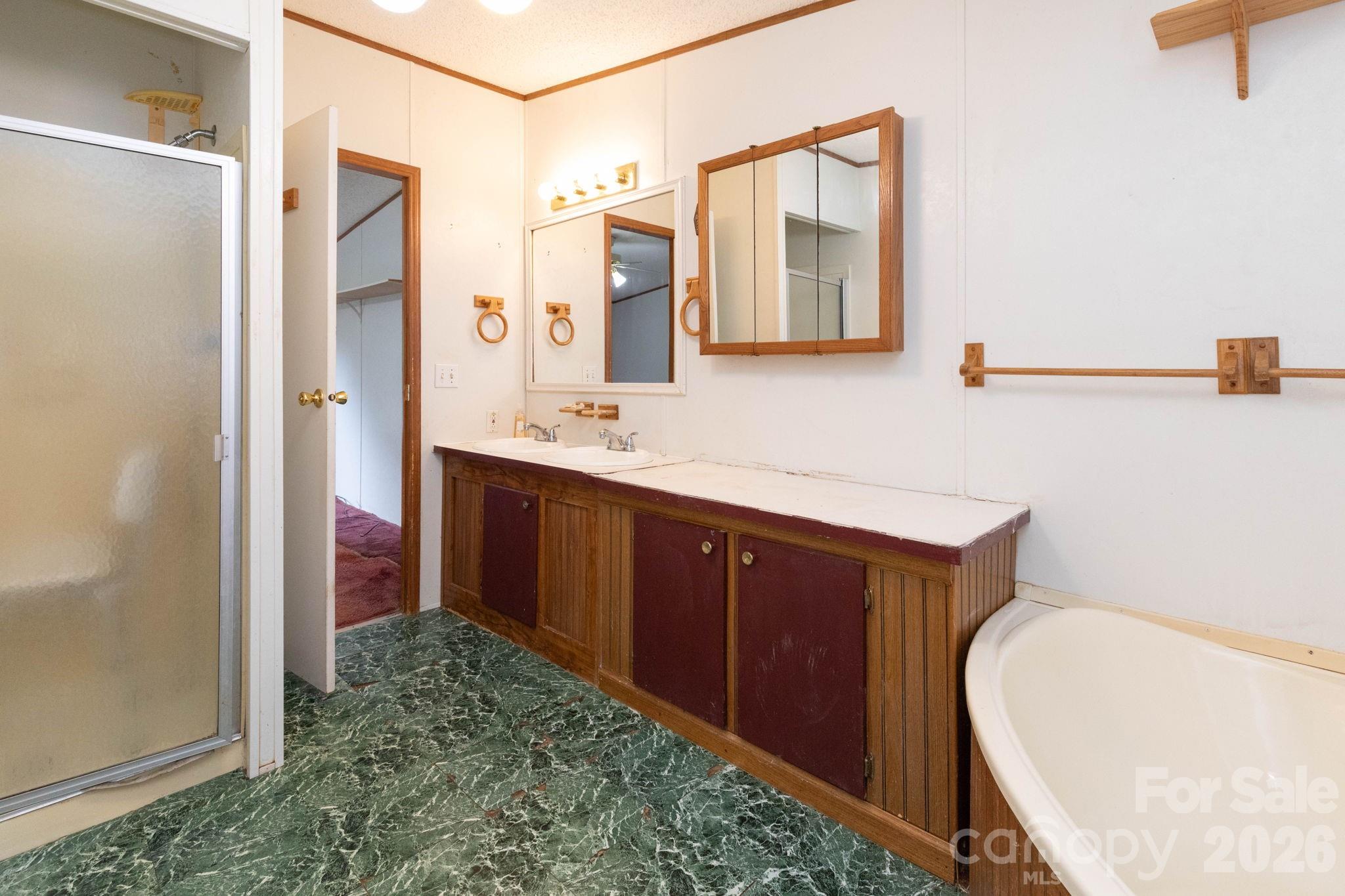 44 Double D Drive Property Photo 16