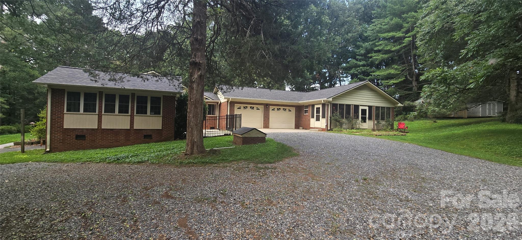 2593 Hickory Highway Property Photo 1