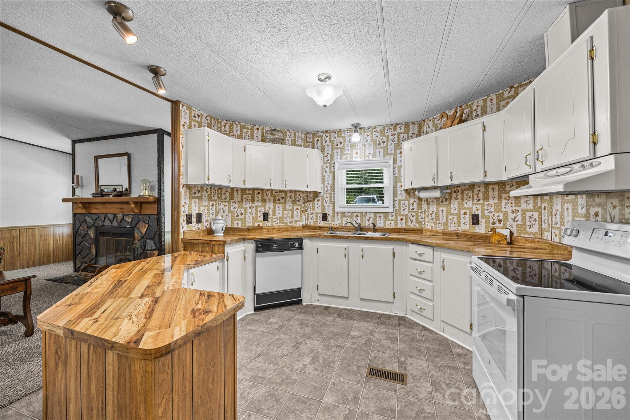 2071 Chameleon Road 156 Property Photo 11