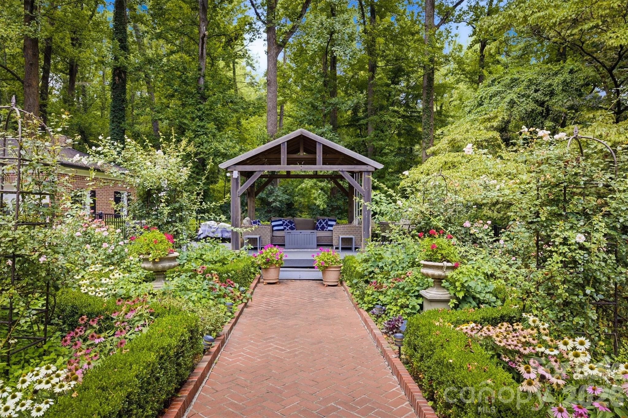 202 Woodside Place Property Photo 47