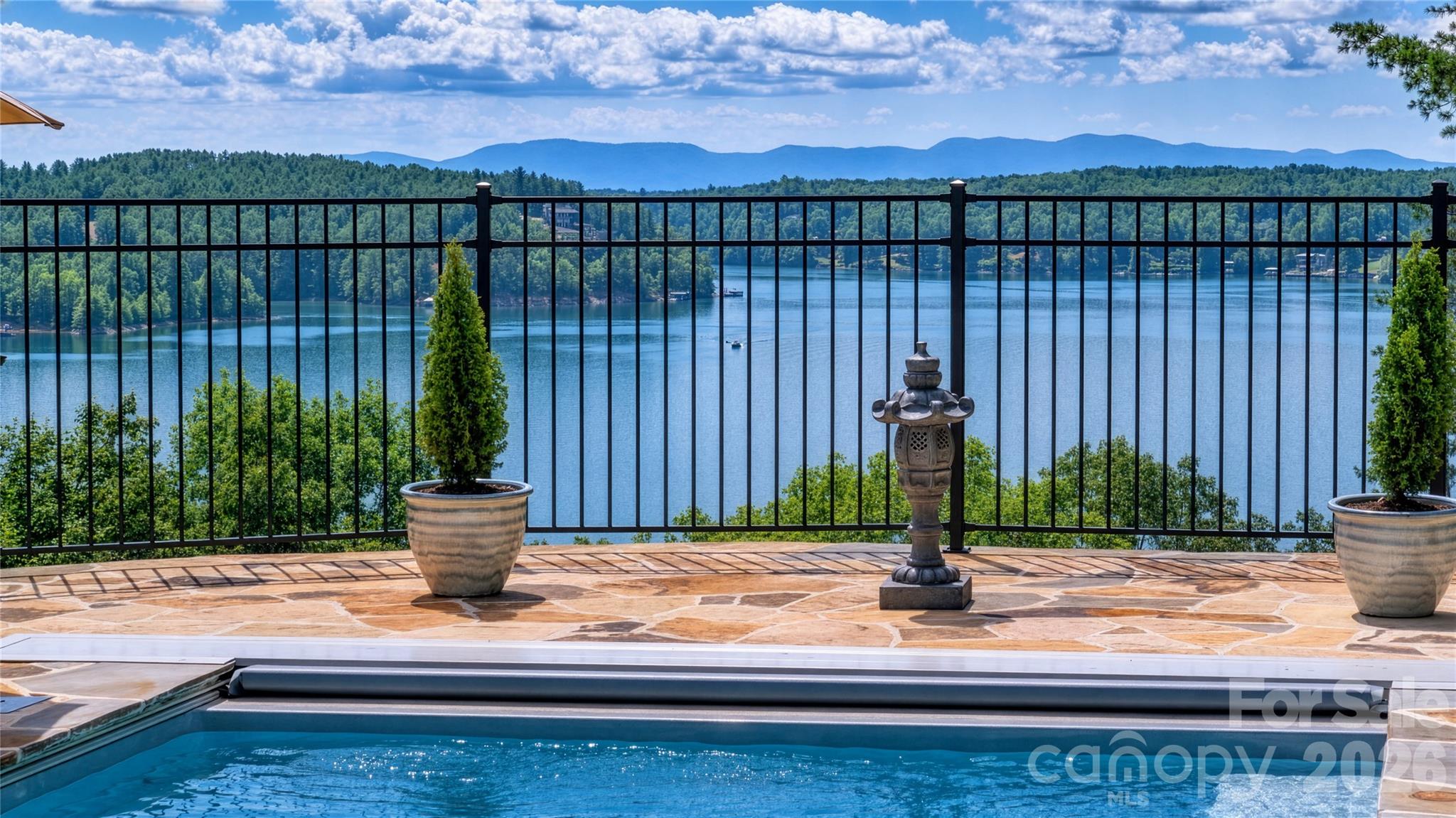 111 Lookout Point Property Photo 6