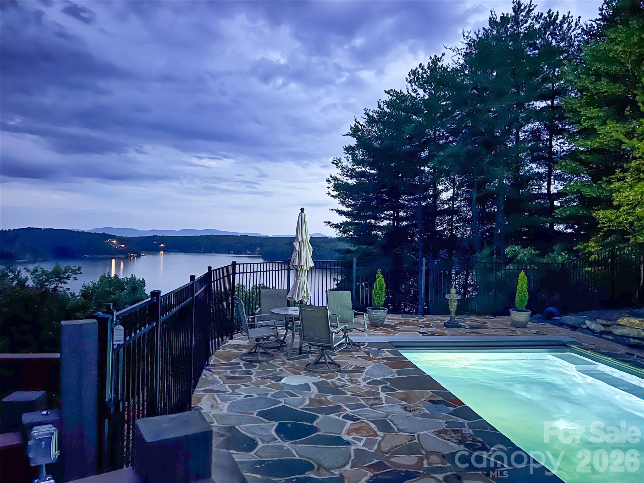 111 Lookout Point Property Photo 9