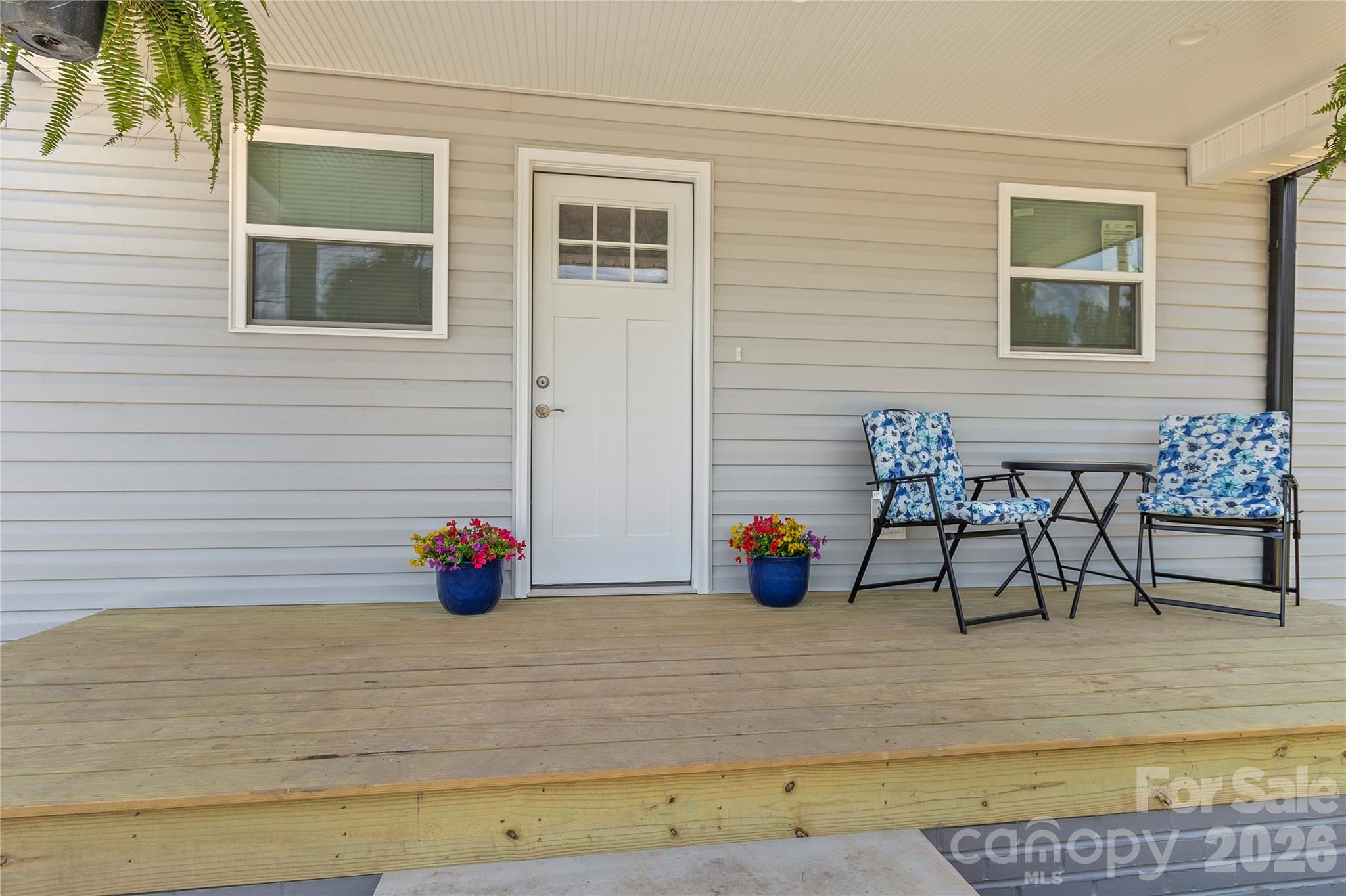 109 W Poplar Street Property Photo 2
