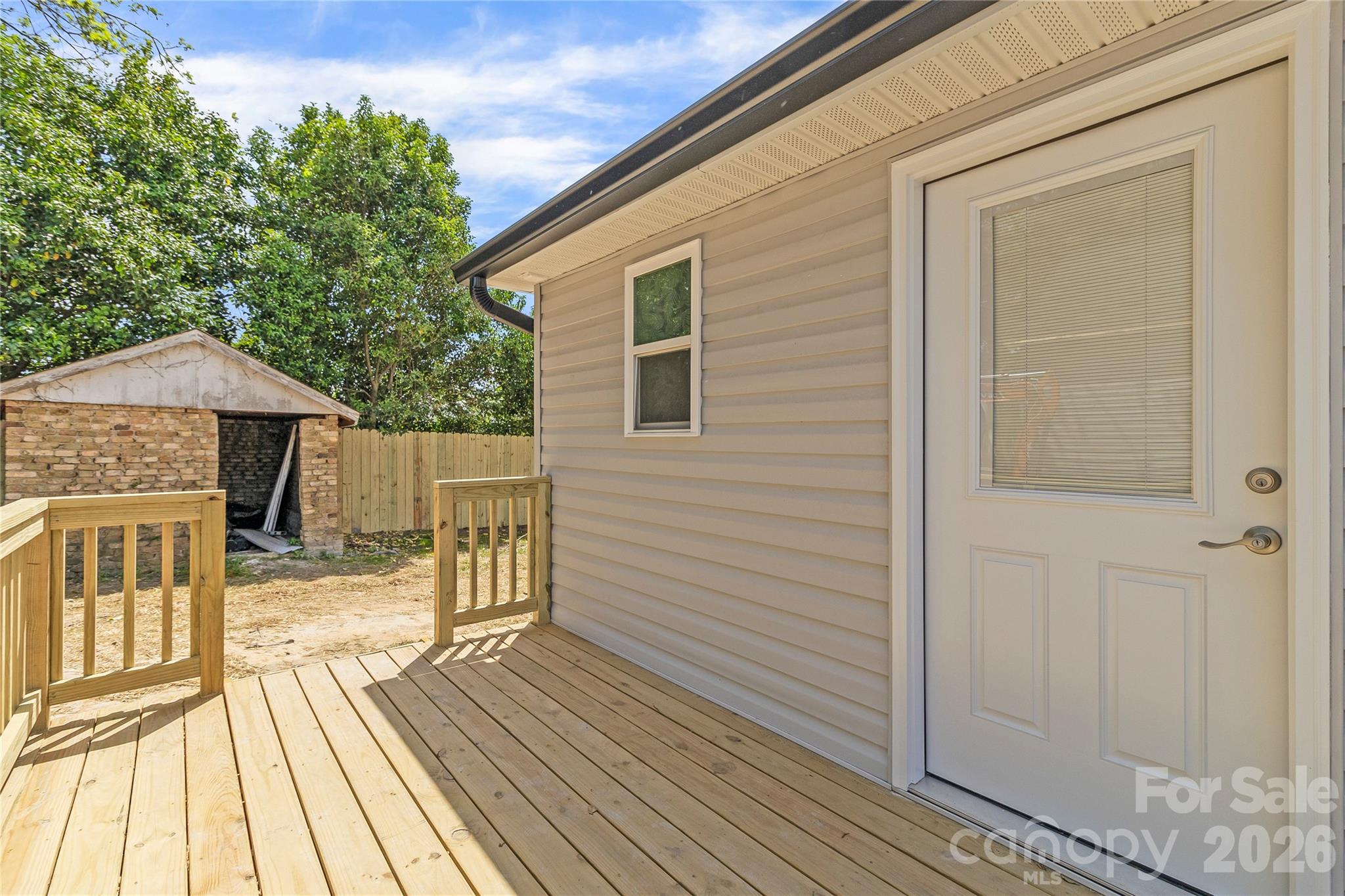109 W Poplar Street Property Photo 4