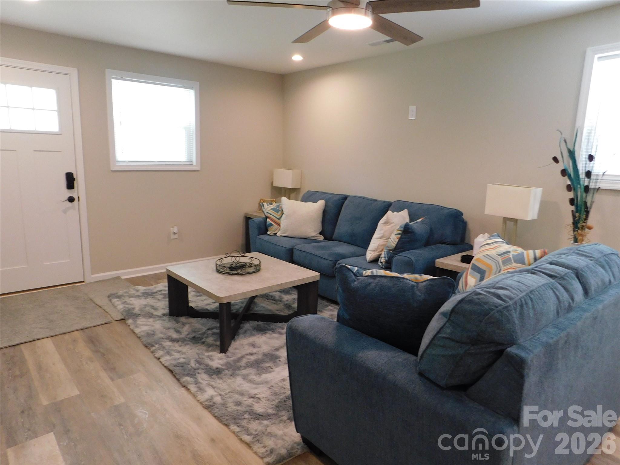 109 W Poplar Street Property Photo 6