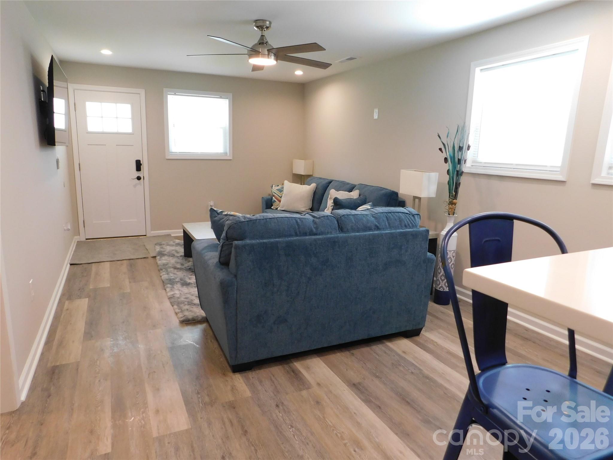 109 W Poplar Street Property Photo 7