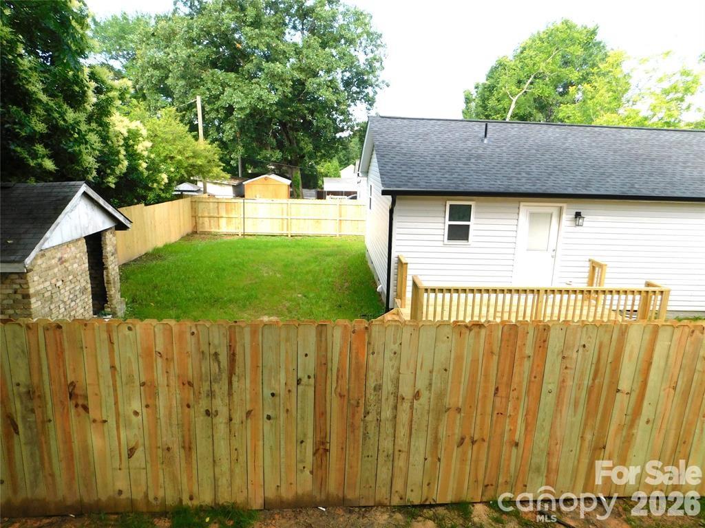109 W Poplar Street Property Photo 29