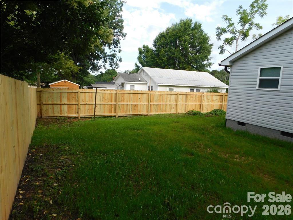 109 W Poplar Street Property Photo 30
