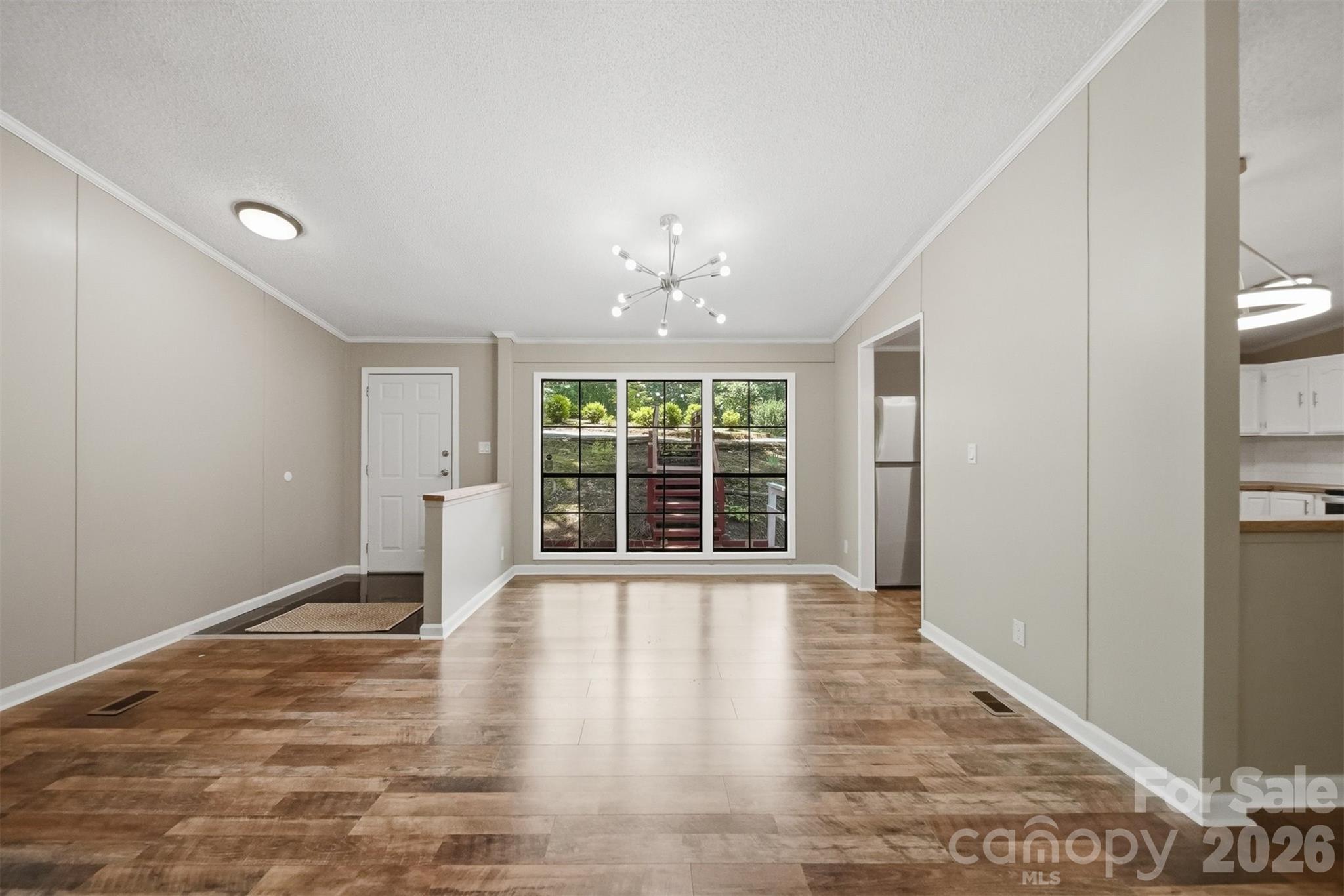 4944 Largo Court Property Photo 5