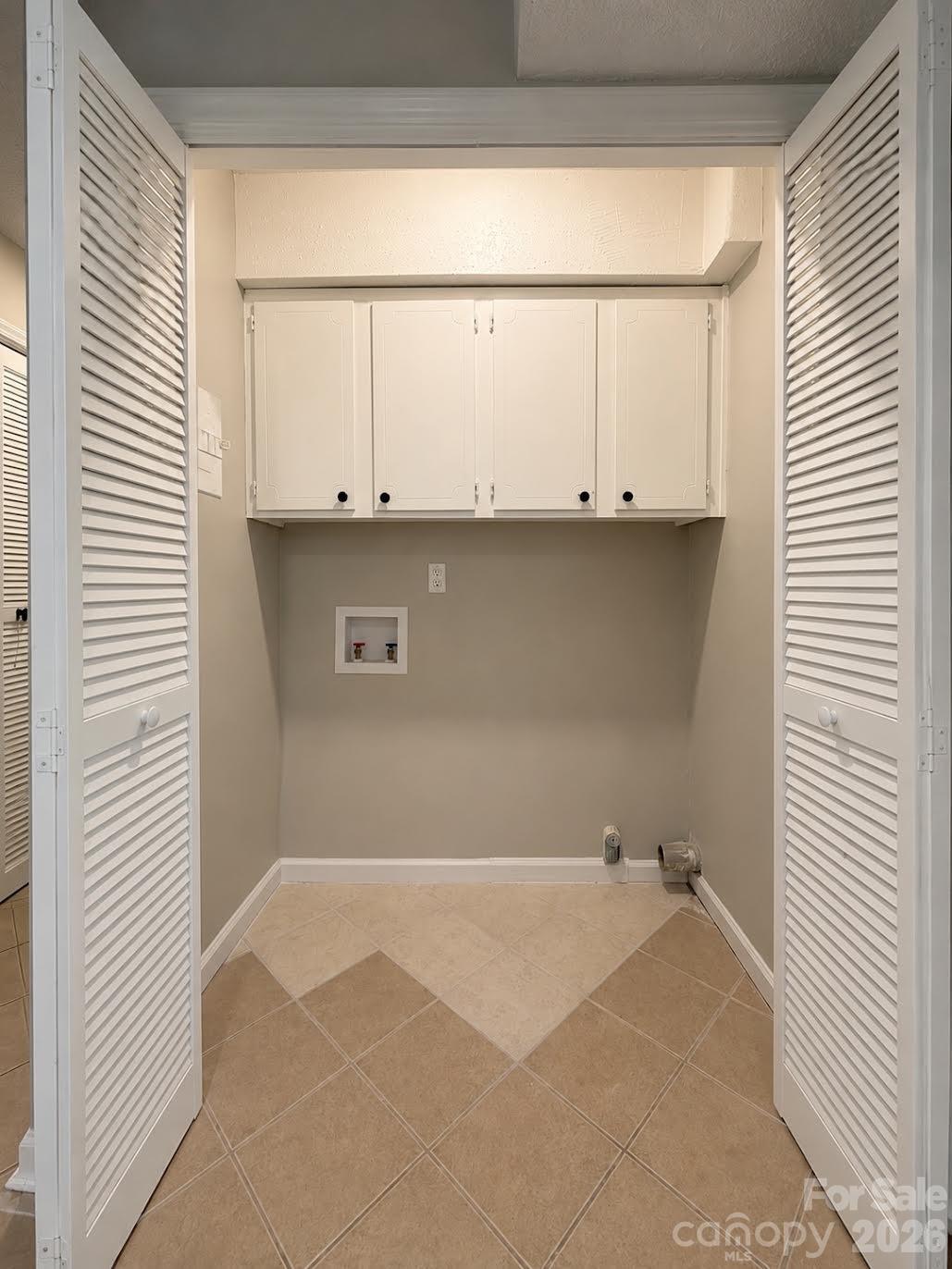 6101 Honeysuckle Lane Property Photo 7