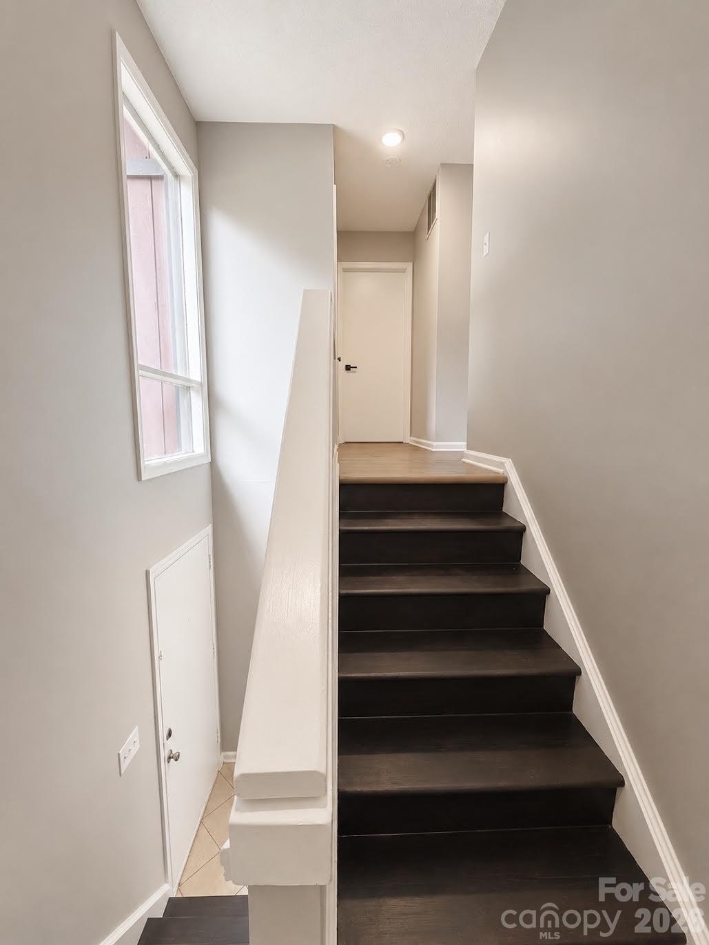 6101 Honeysuckle Lane Property Photo 11