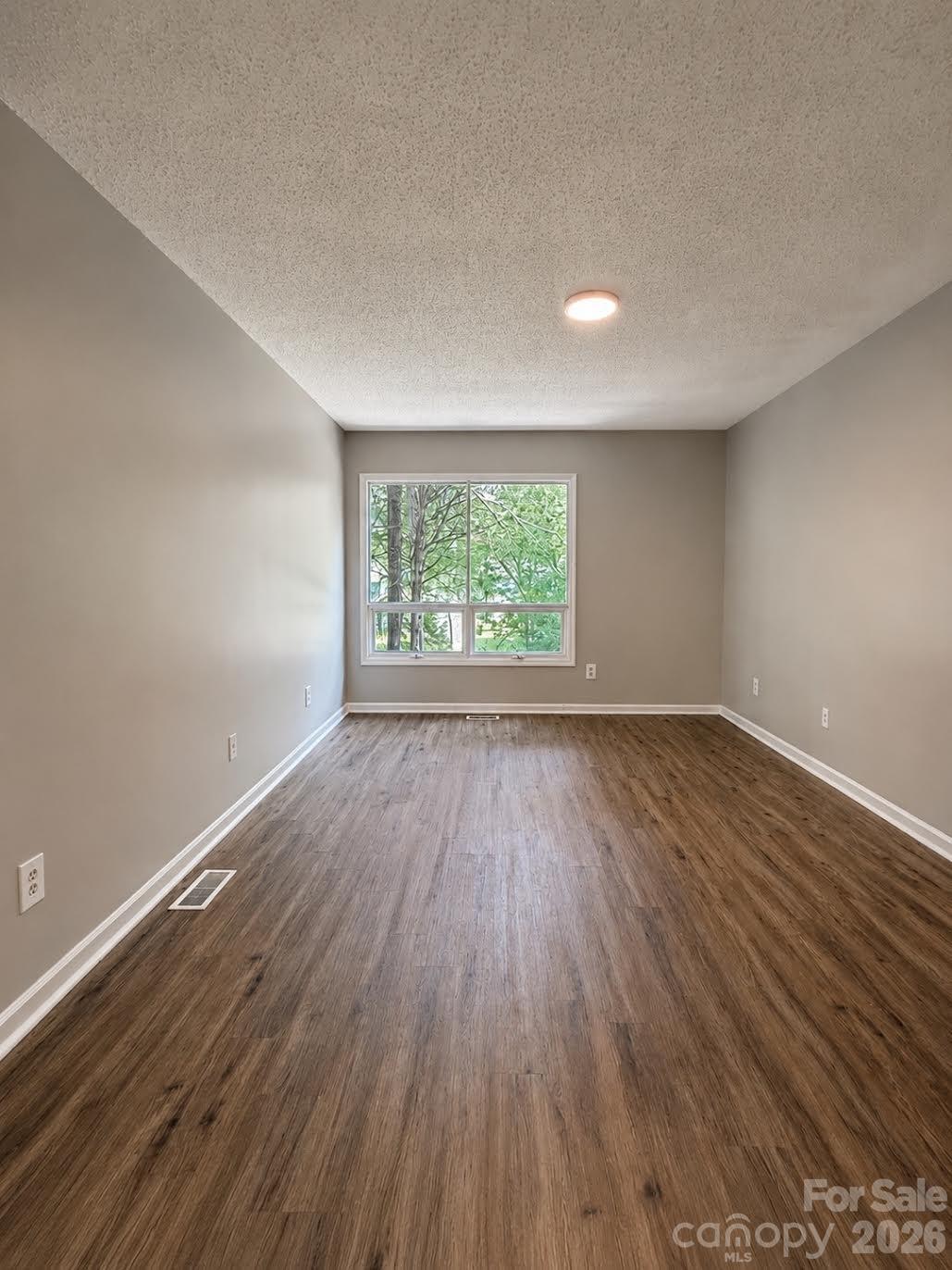 6101 Honeysuckle Lane Property Photo 12