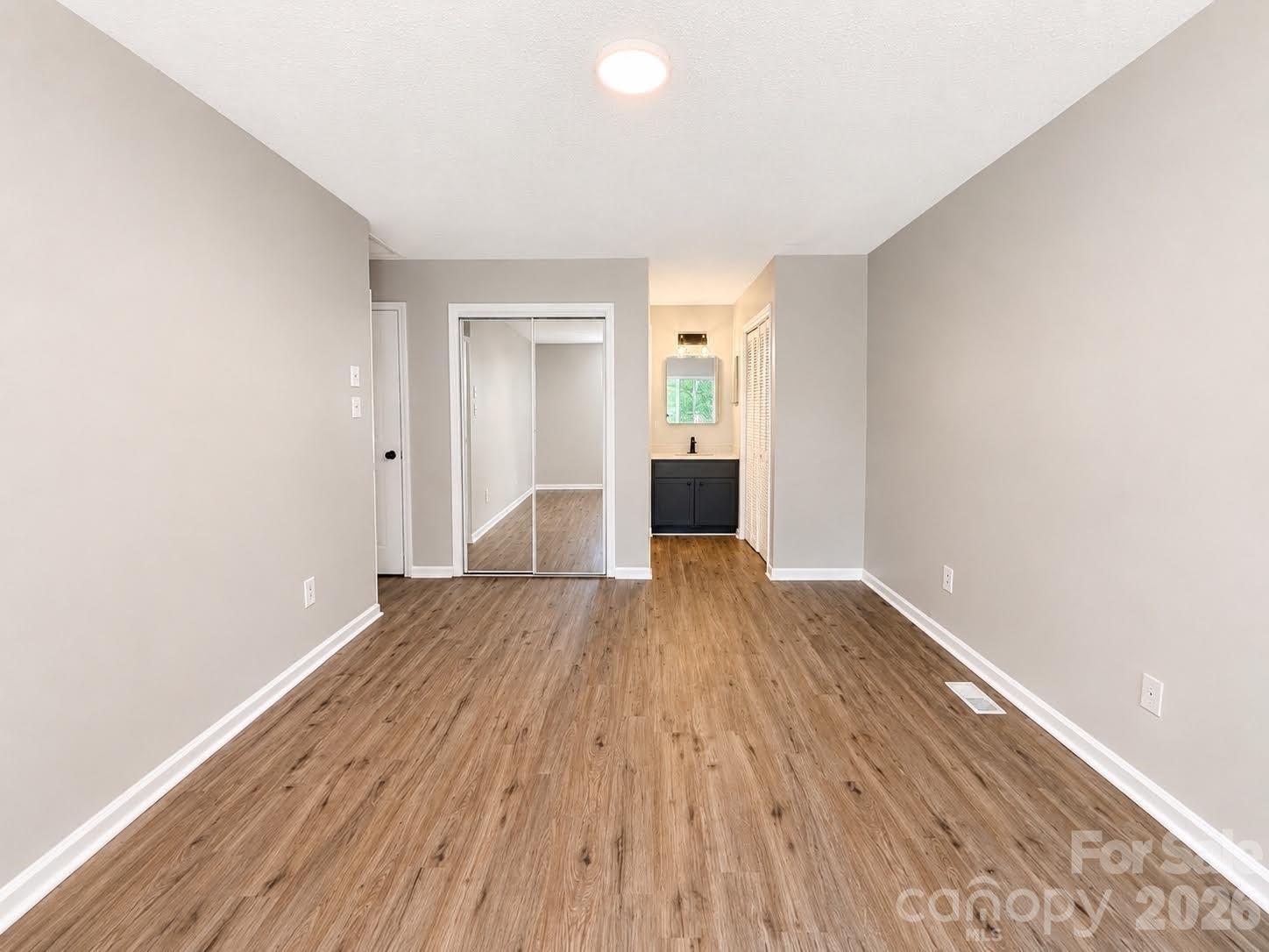 6101 Honeysuckle Lane Property Photo 13