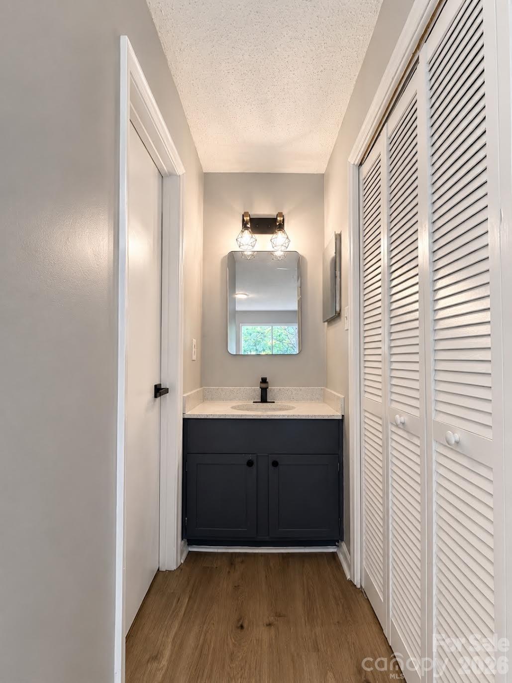 6101 Honeysuckle Lane Property Photo 14