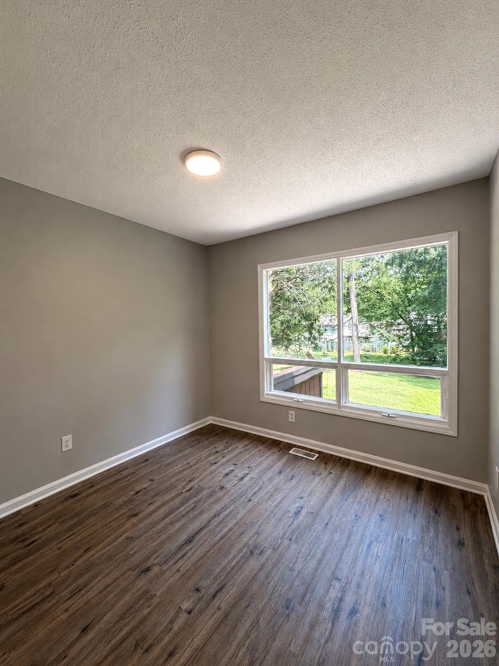 6101 Honeysuckle Lane Property Photo 16
