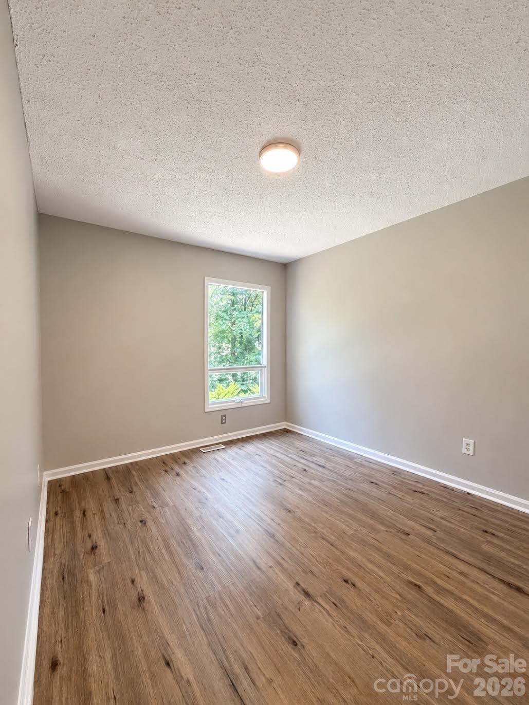 6101 Honeysuckle Lane Property Photo 19