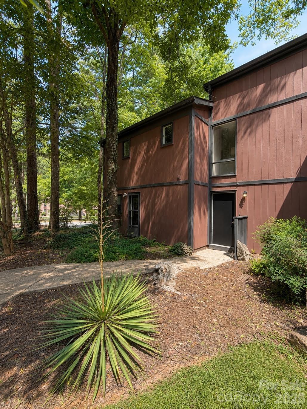 6101 Honeysuckle Lane Property Photo 21