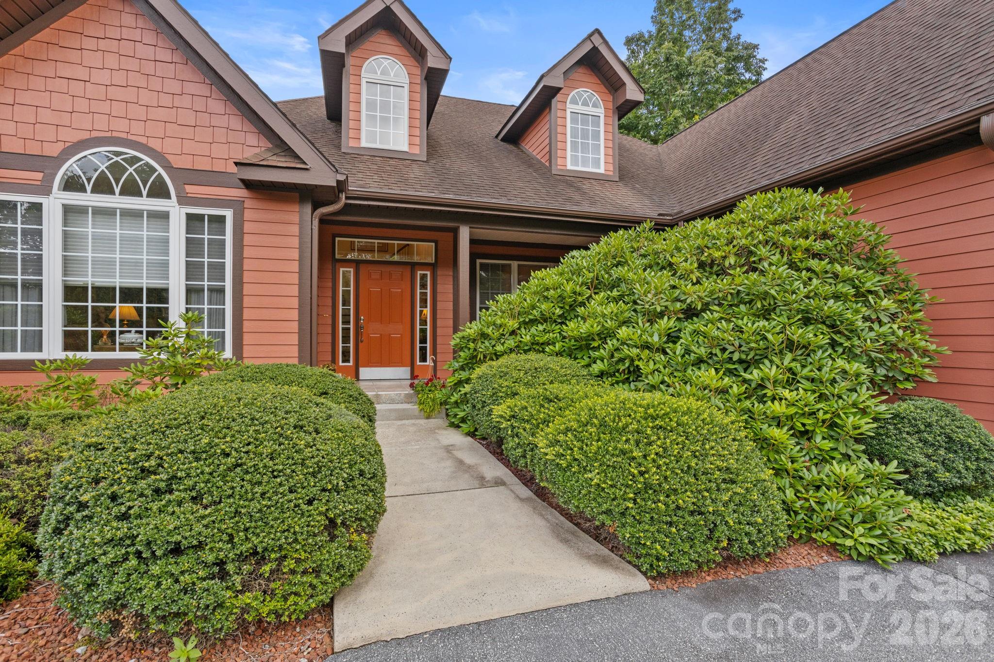100 Crestgrove Drive Property Photo 3