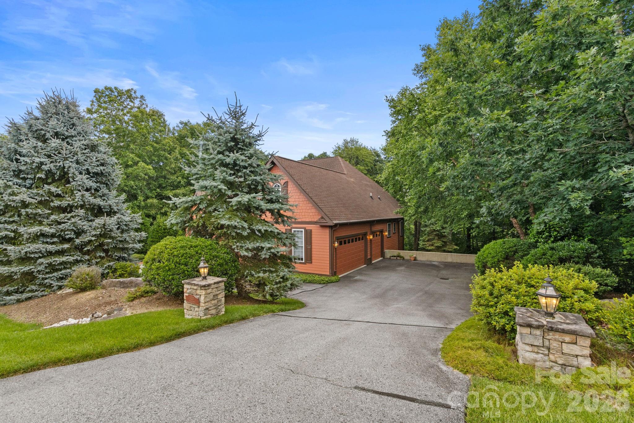 100 Crestgrove Drive Property Photo 4