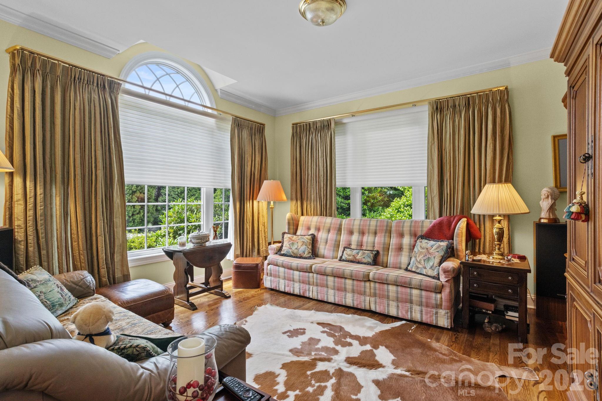 100 Crestgrove Drive Property Photo 7