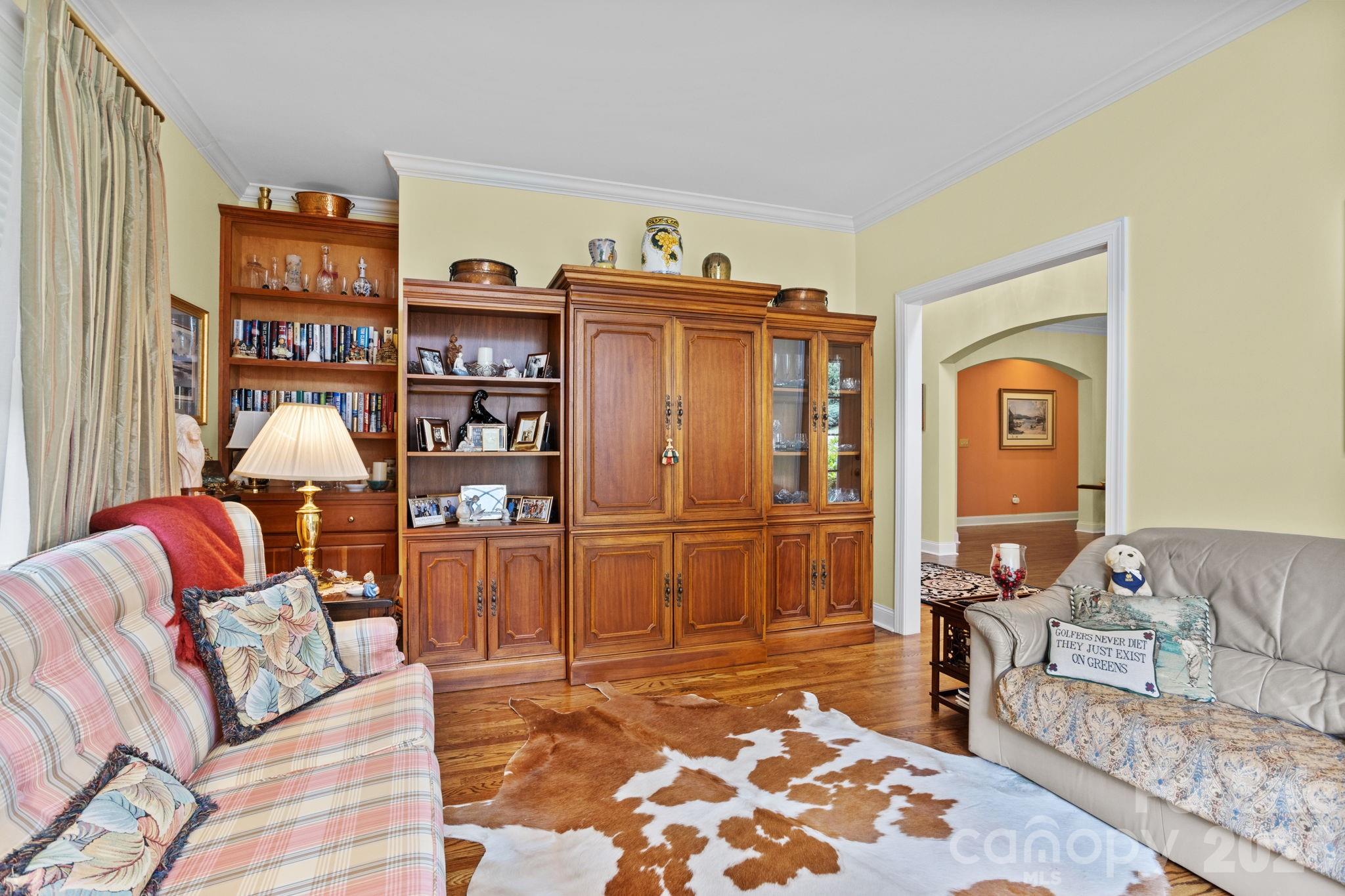 100 Crestgrove Drive Property Photo 8
