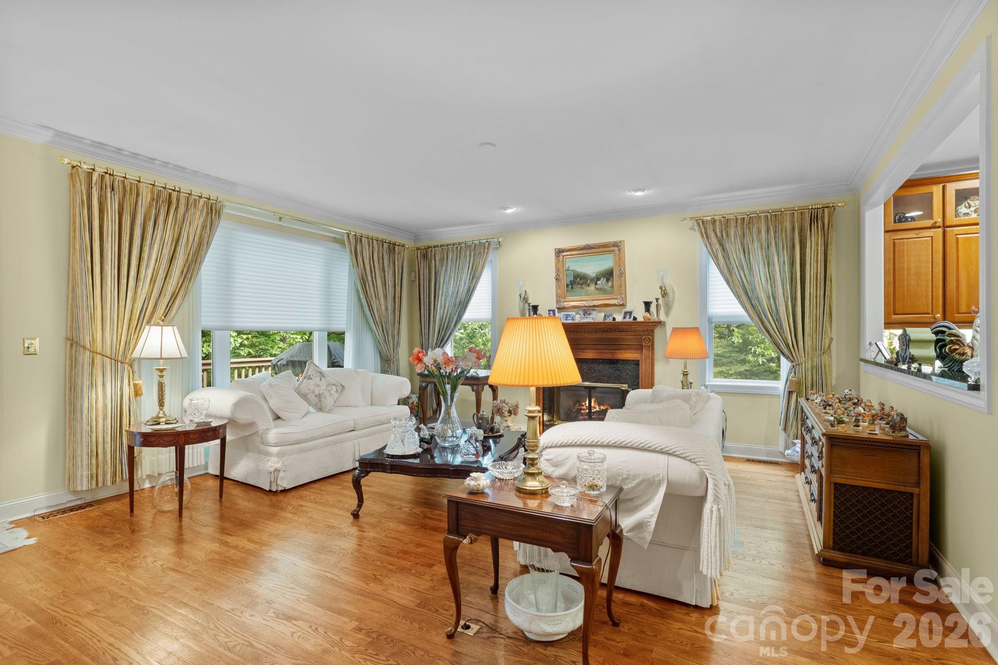 100 Crestgrove Drive Property Photo 10