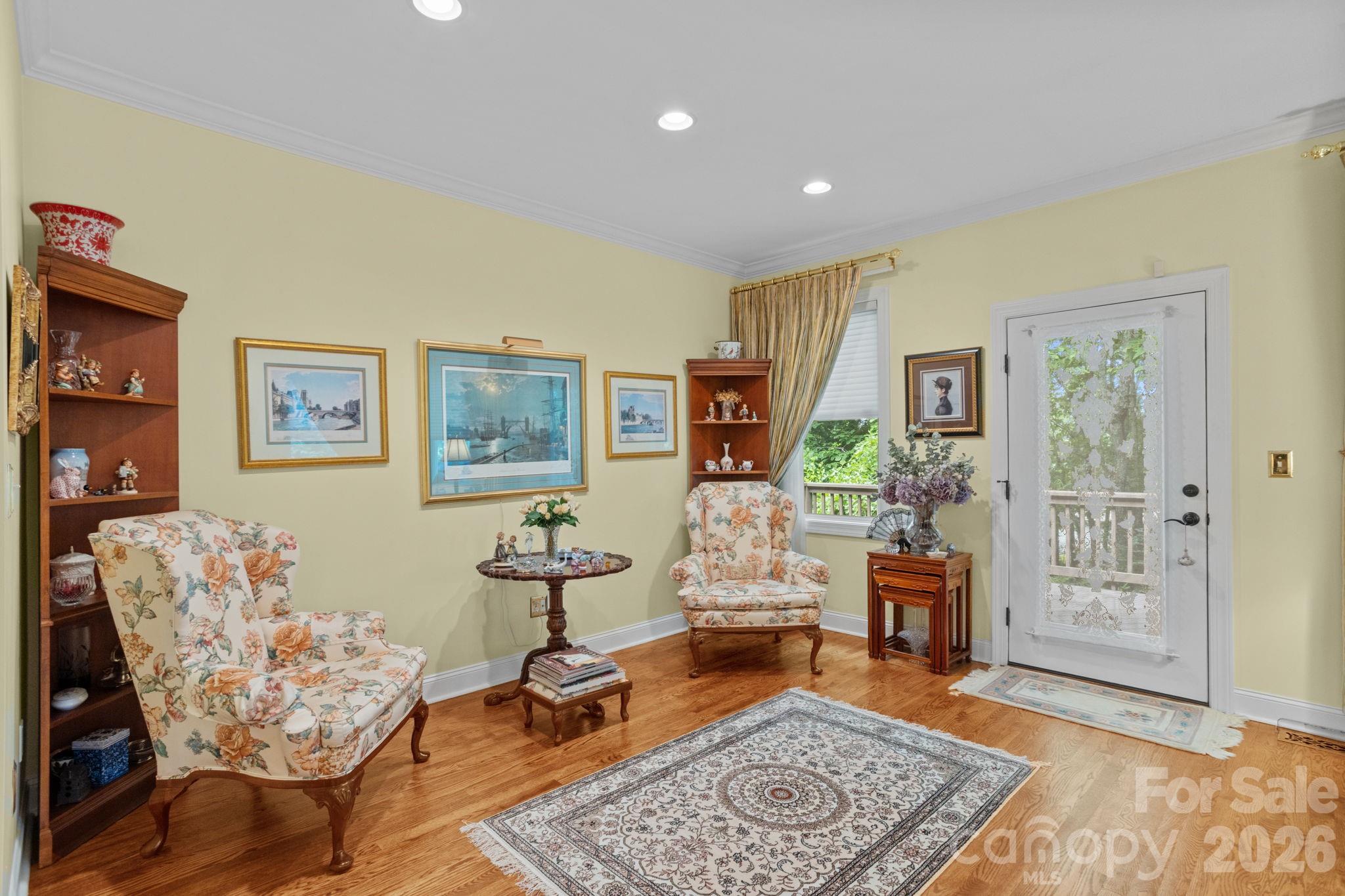 100 Crestgrove Drive Property Photo 11