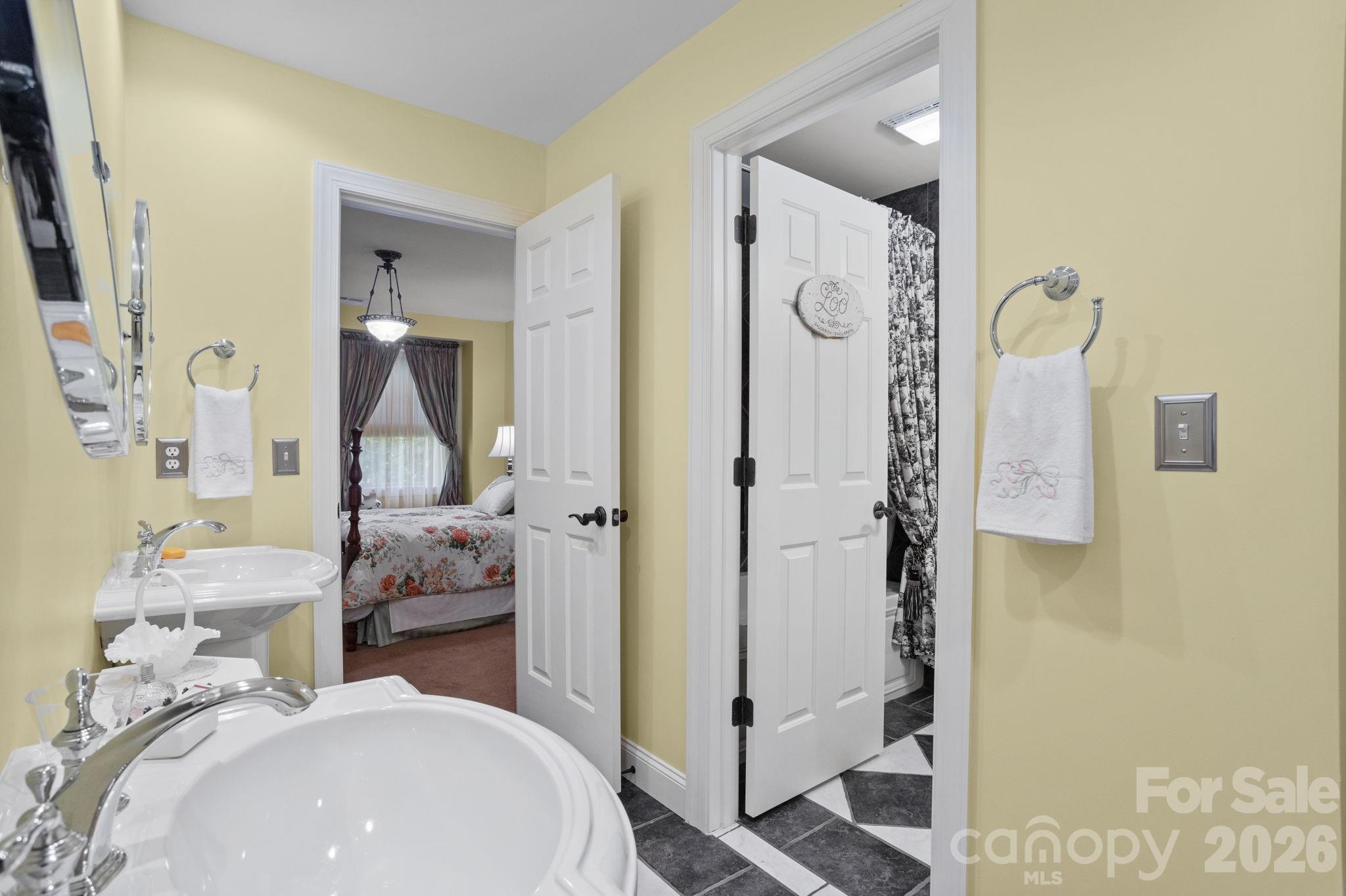 100 Crestgrove Drive Property Photo 31