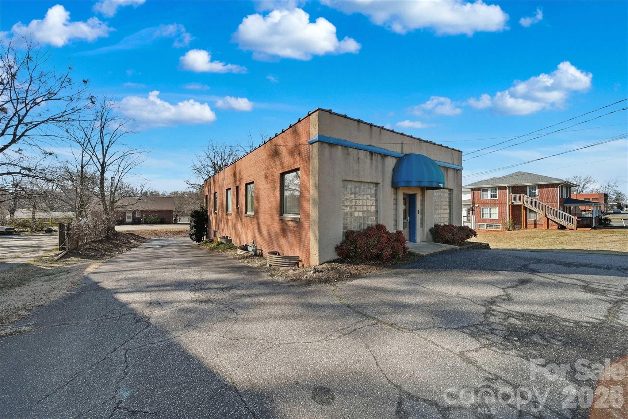 729 1st Avenue Property Photo 1