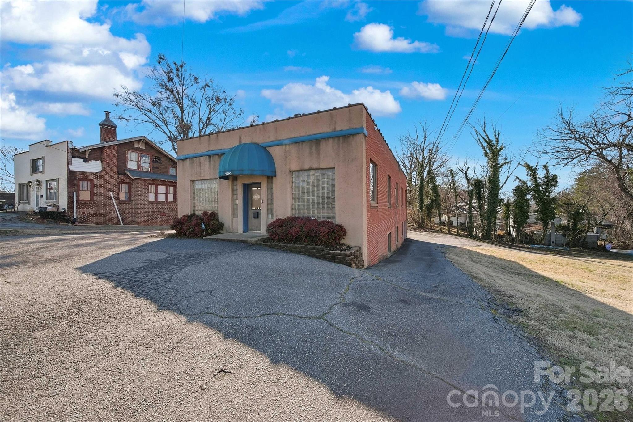 729 1st Avenue Property Photo 3
