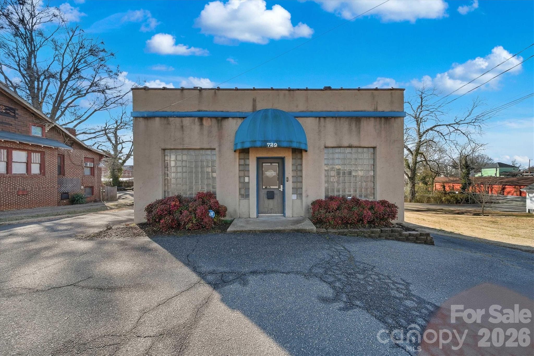 729 1st Avenue Property Photo 4