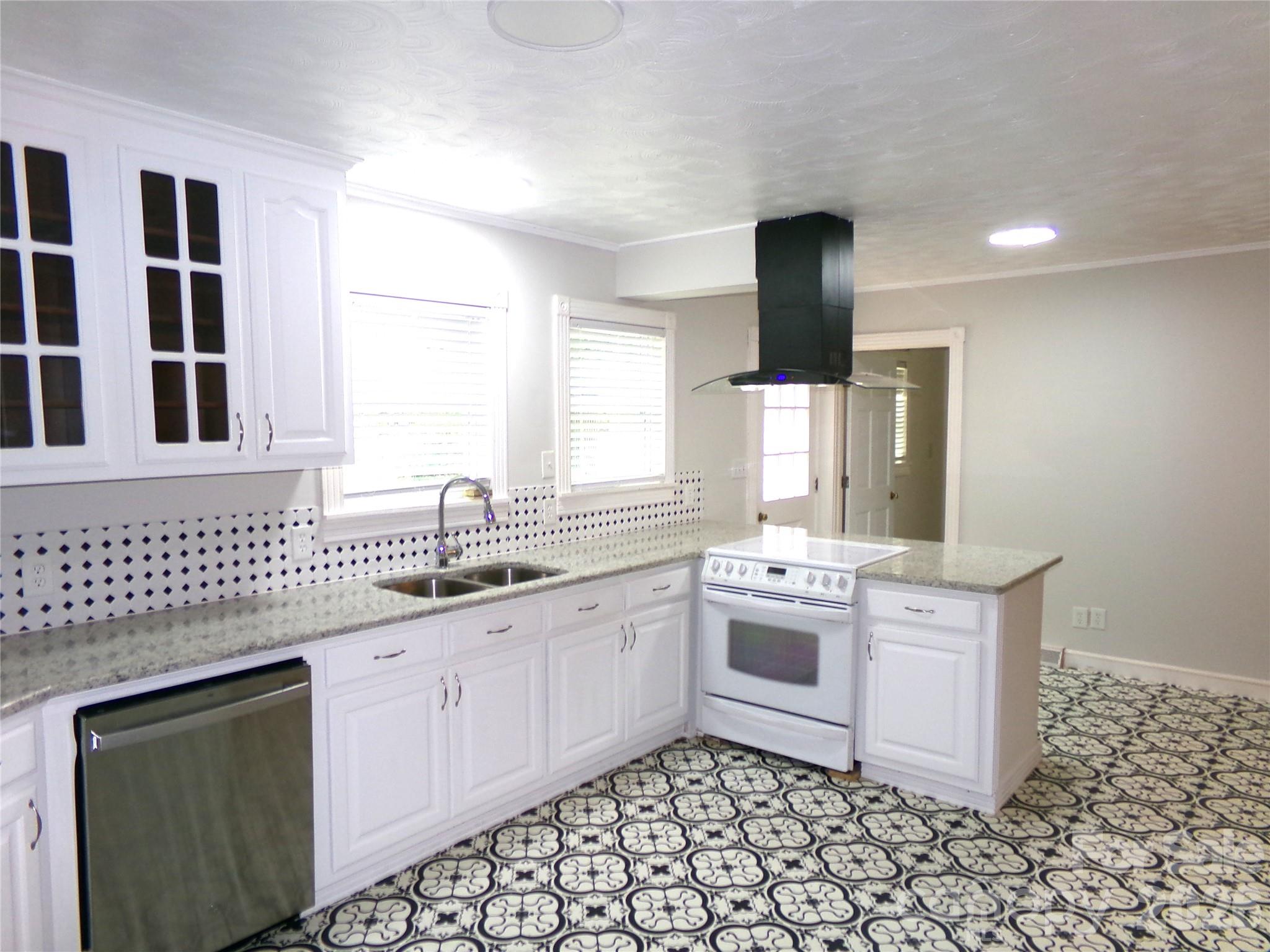 33949 Rocky River Road Property Photo 3